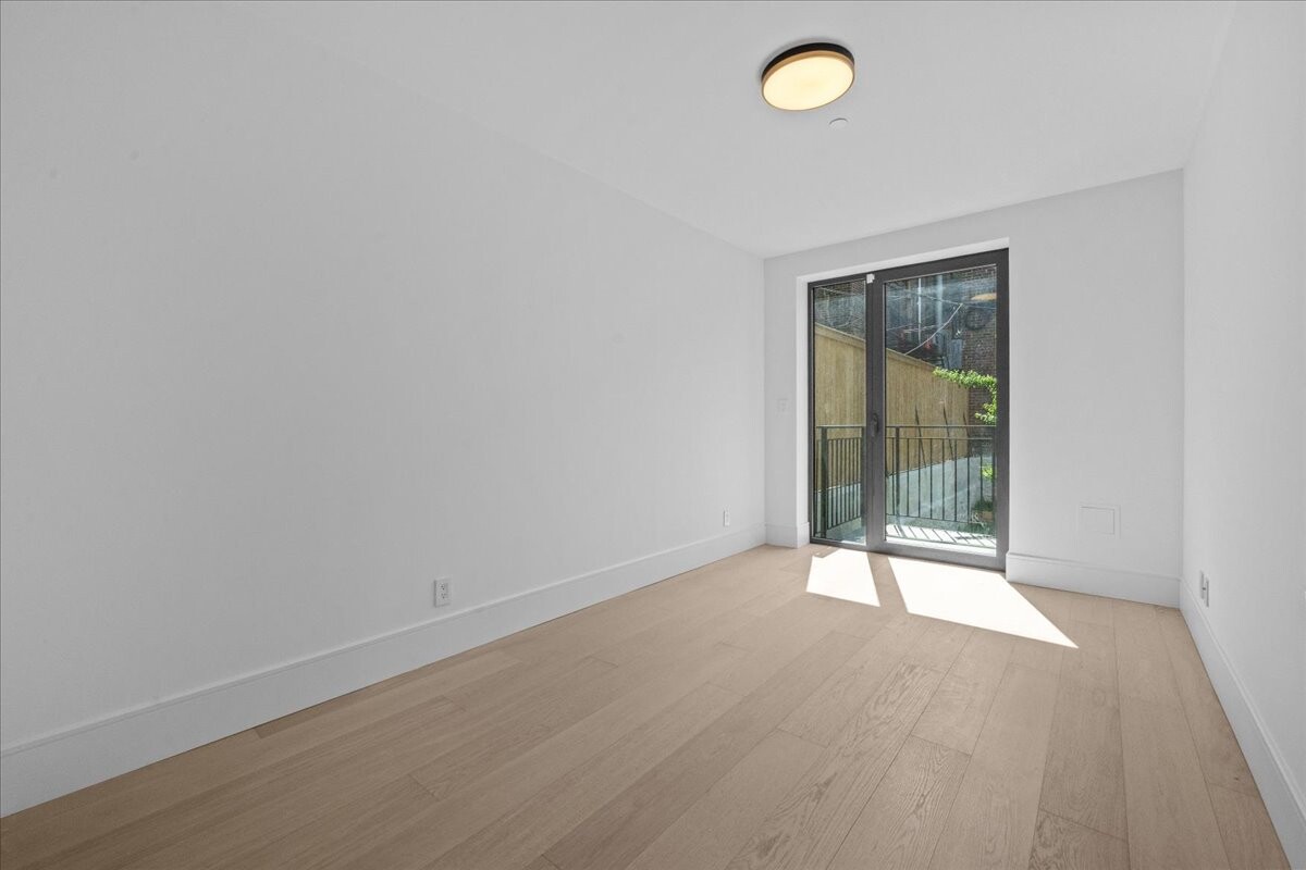 118 MADISON Street 1