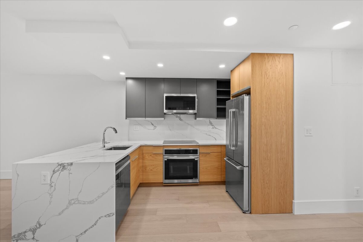 118 MADISON Street 2