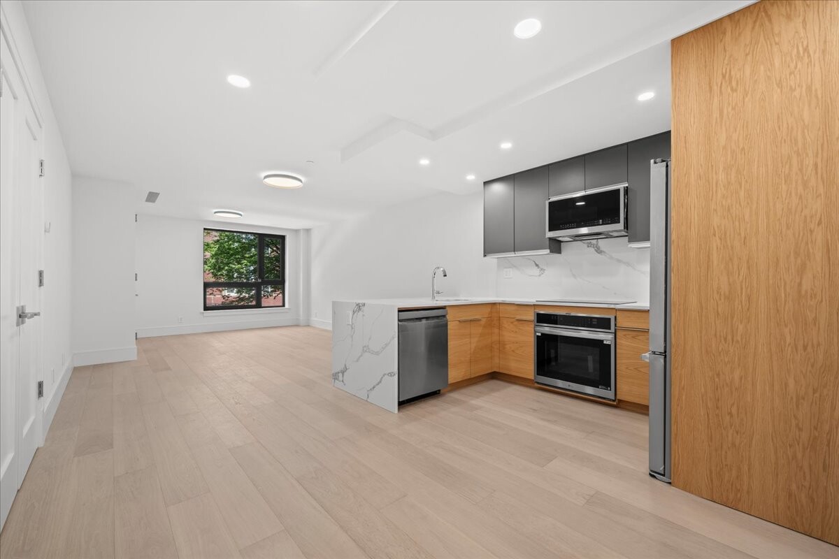 118 MADISON Street 2