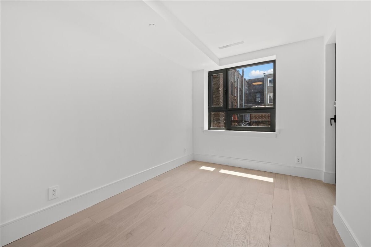 118 MADISON Street 2