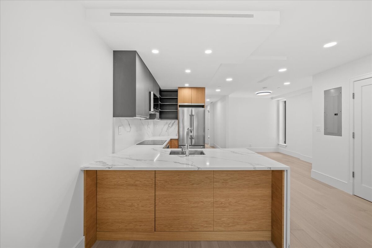 118 MADISON Street 2