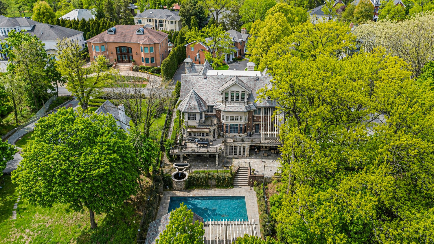 125 BENEDICT Road