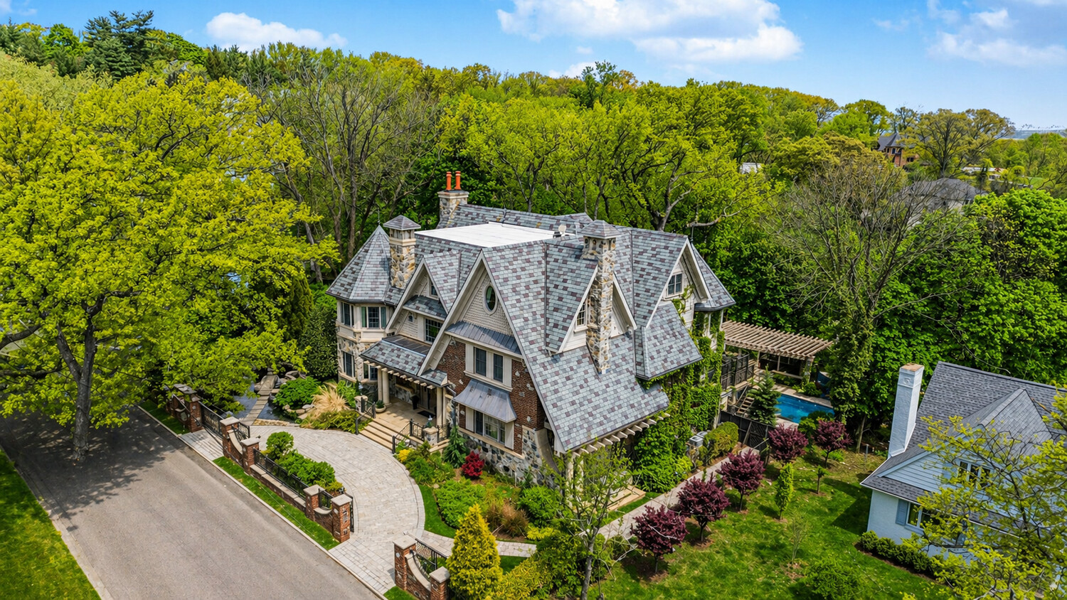 125 BENEDICT Road