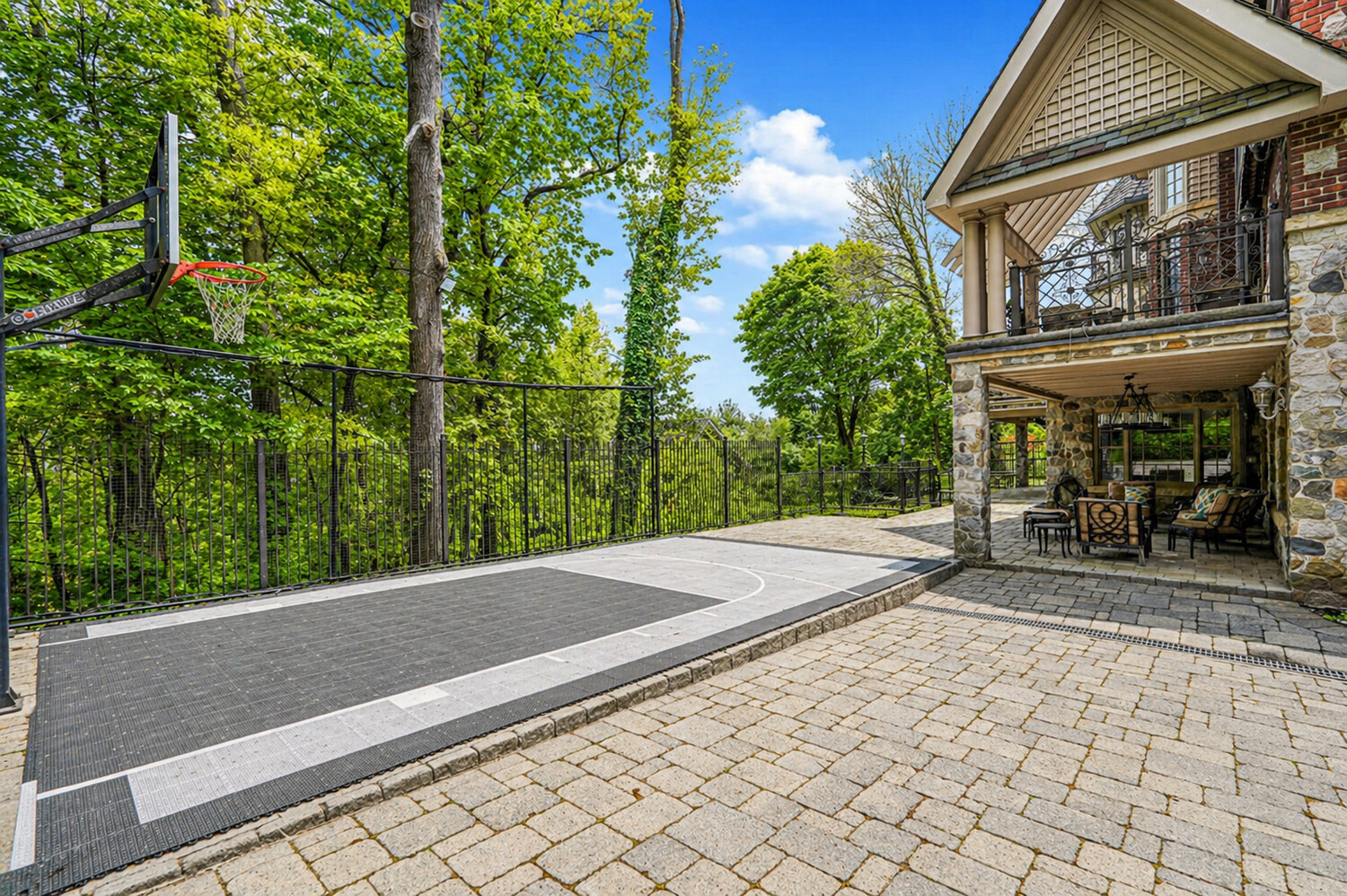 125 BENEDICT Road