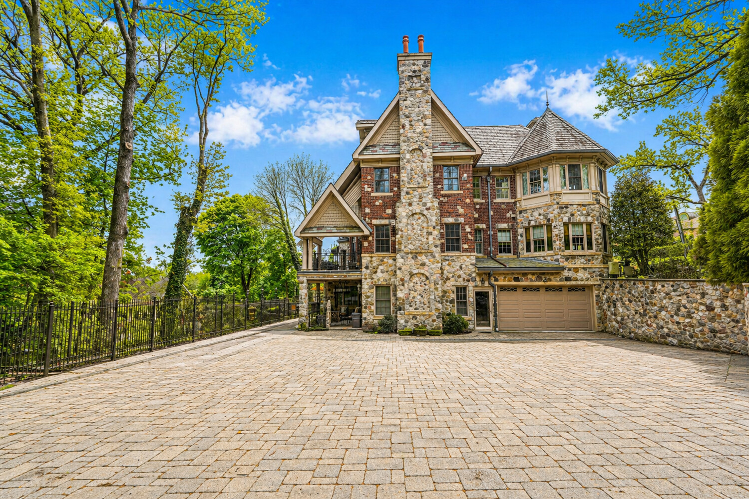 125 BENEDICT Road