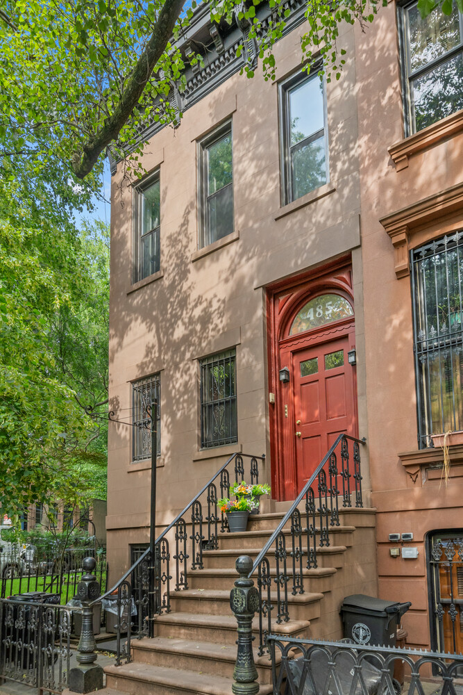 485 CLINTON Street HOUSE