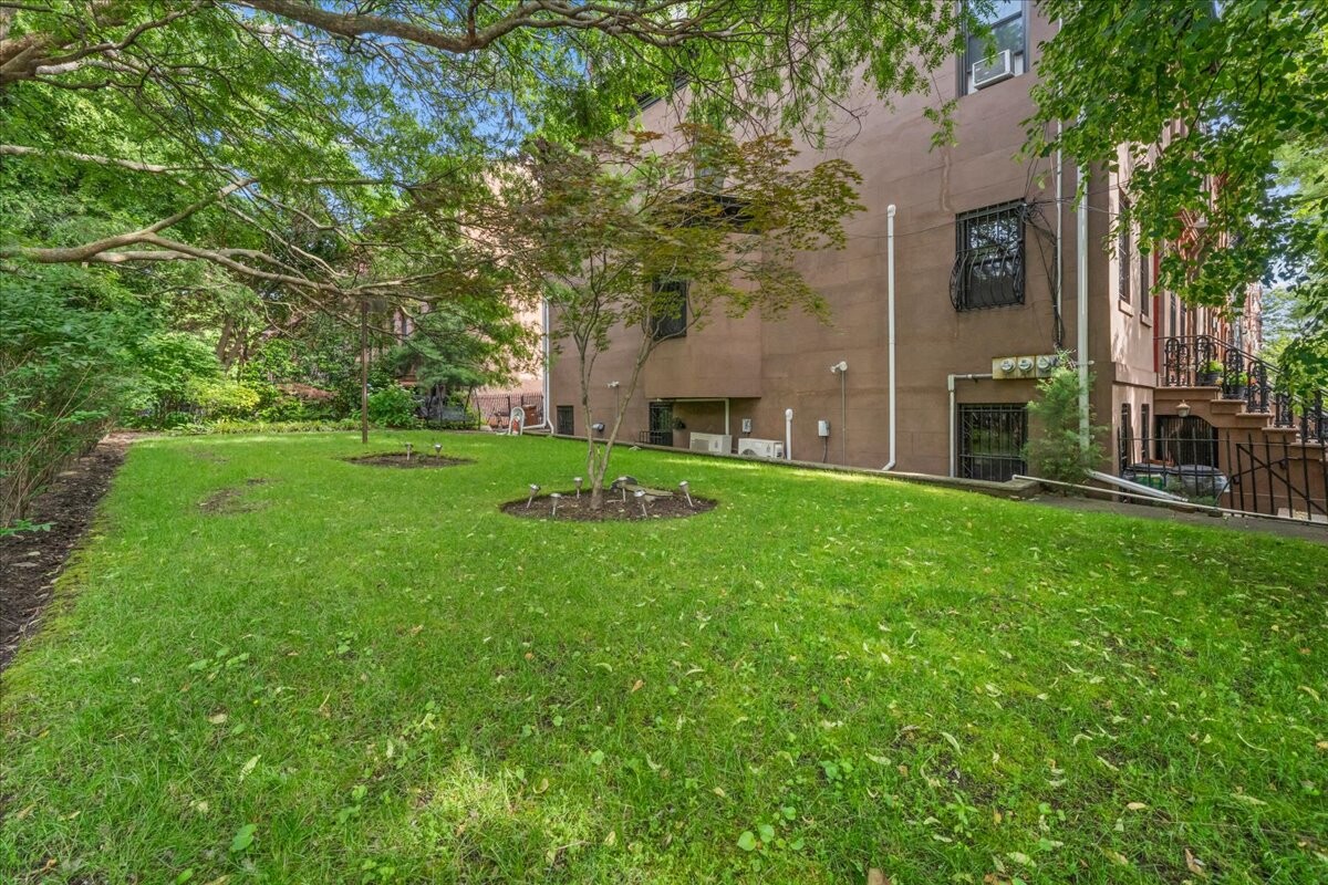 485 CLINTON Street HOUSE