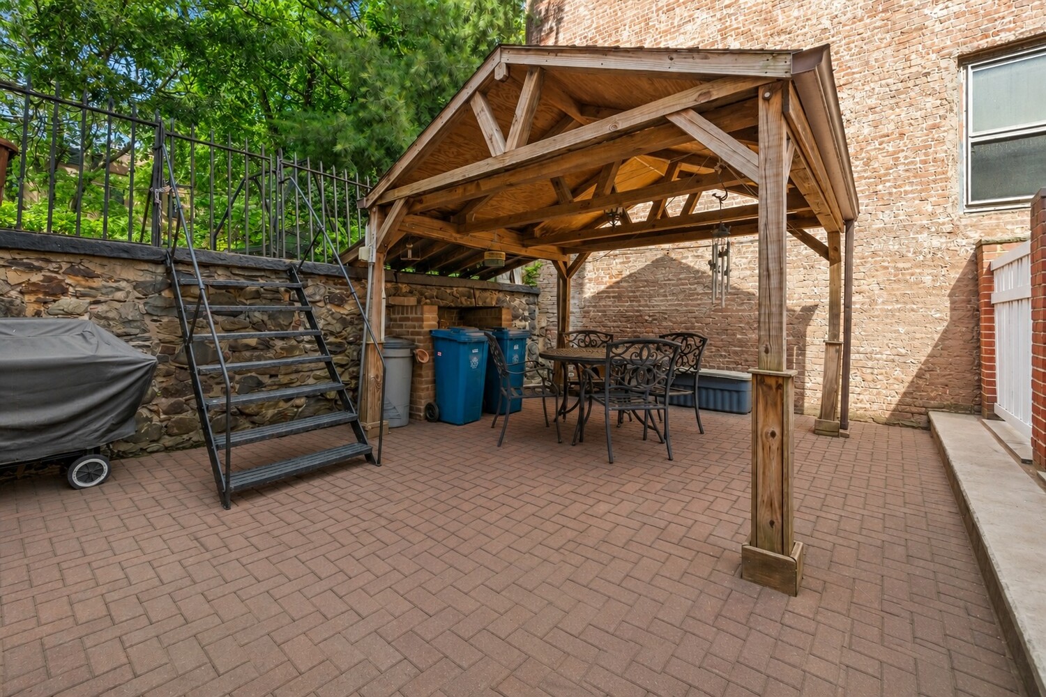 485 CLINTON Street HOUSE