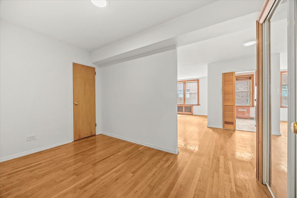 759 E 10TH Street 4A