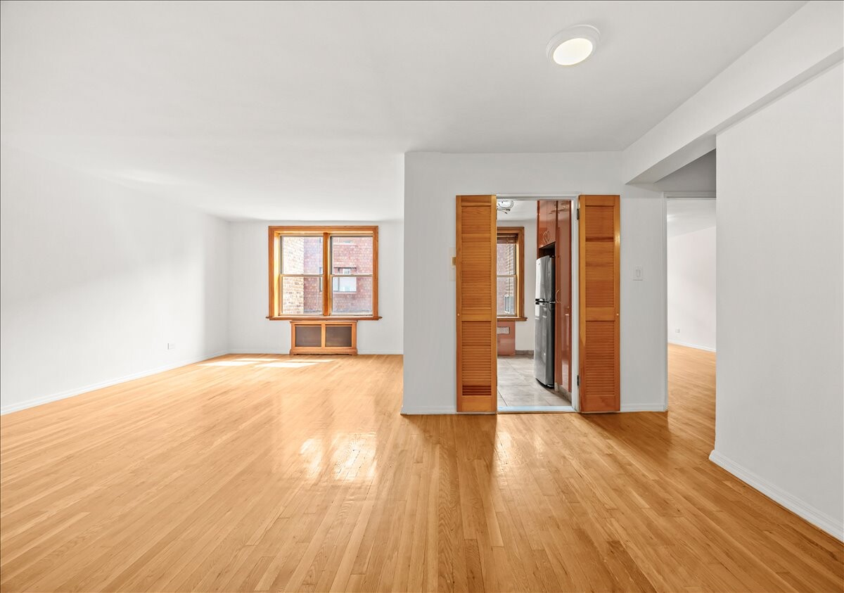 759 E 10TH Street 4A