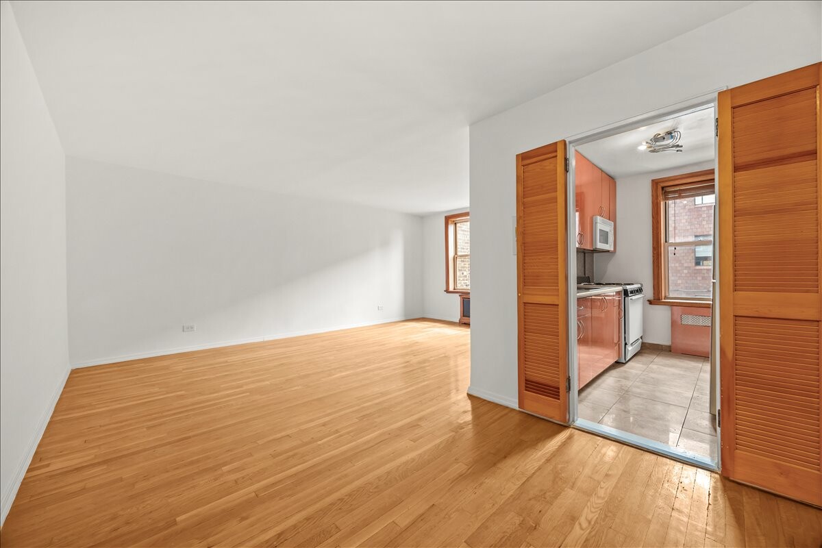 759 E 10TH Street 4A