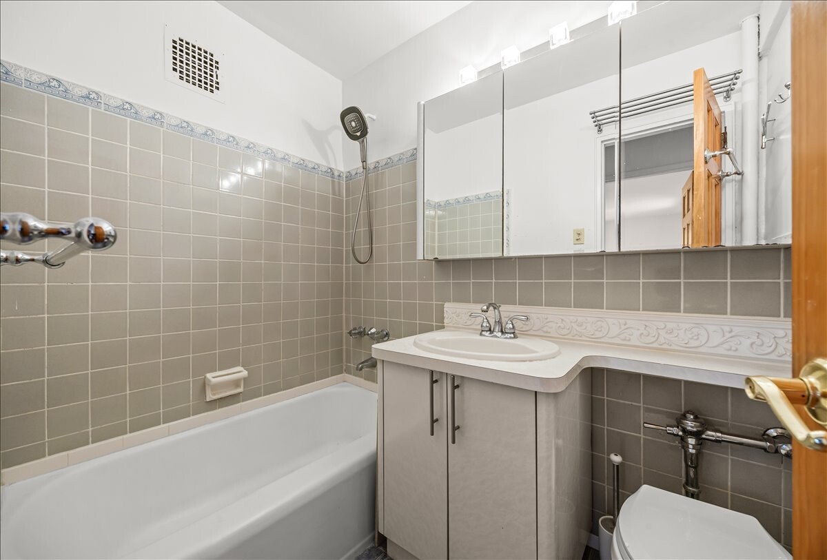 759 E 10TH Street 4A