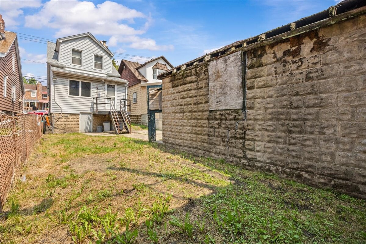 2820 VOORHIES Avenue