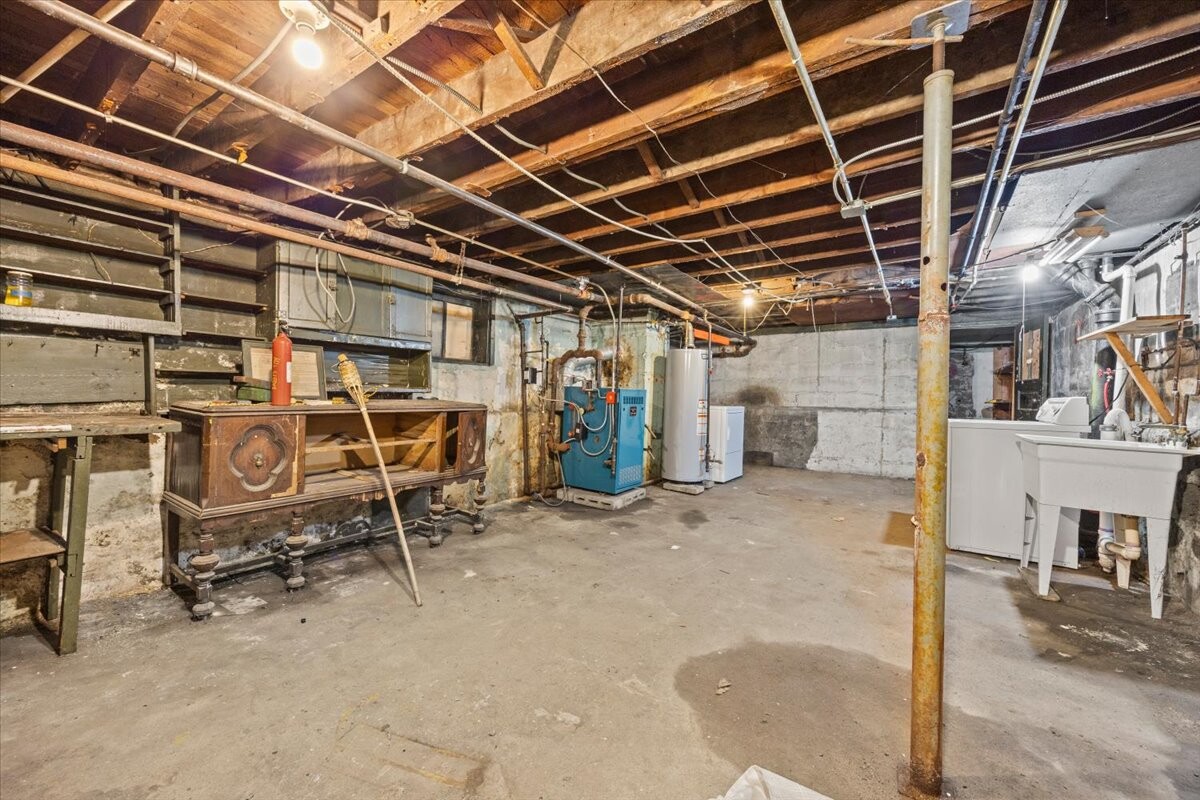 2820 VOORHIES Avenue