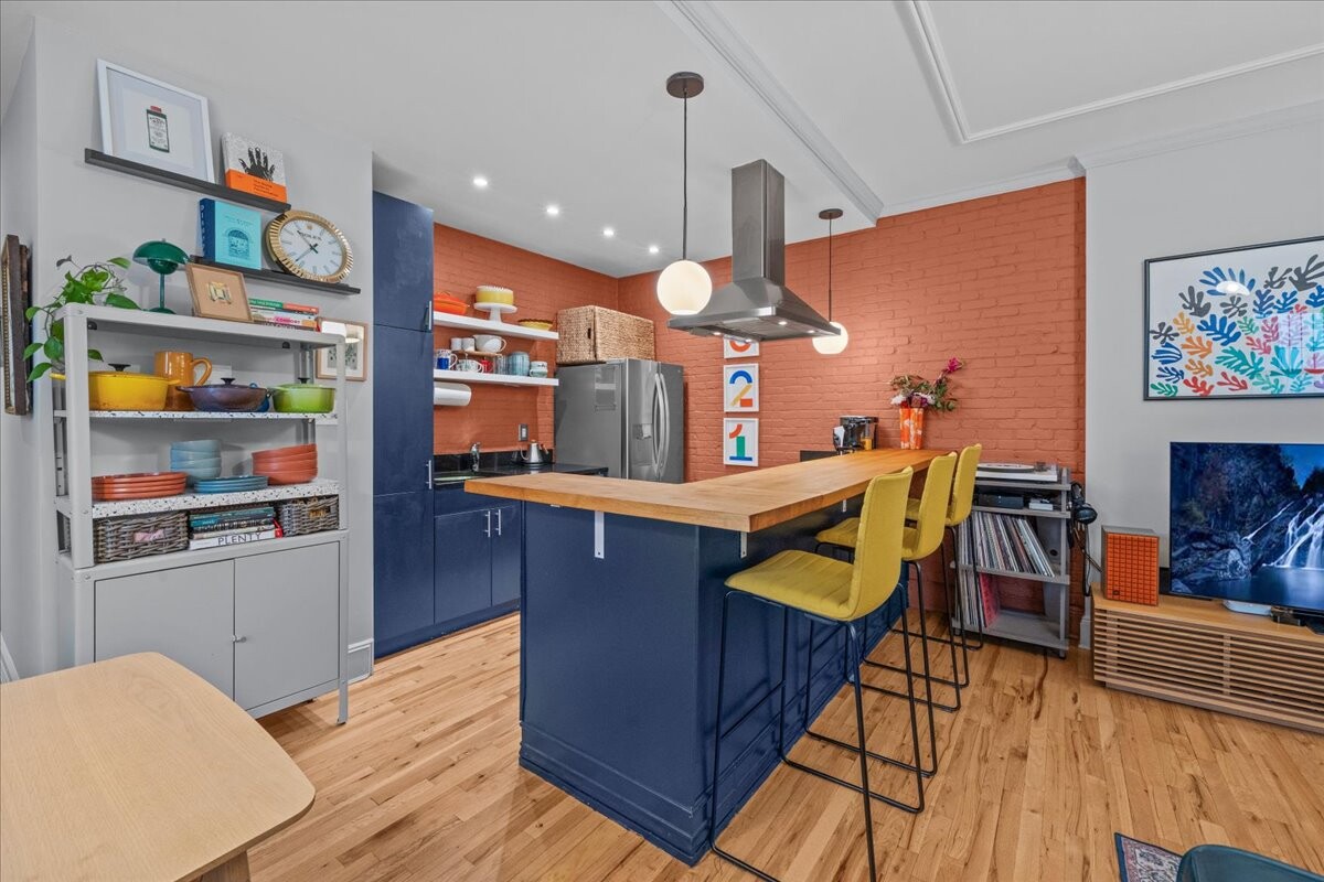 425 LINCOLN Place 1RG