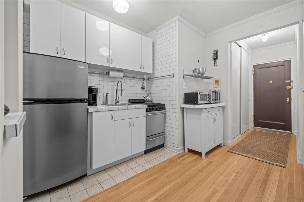 1125 LORIMER Street 2J