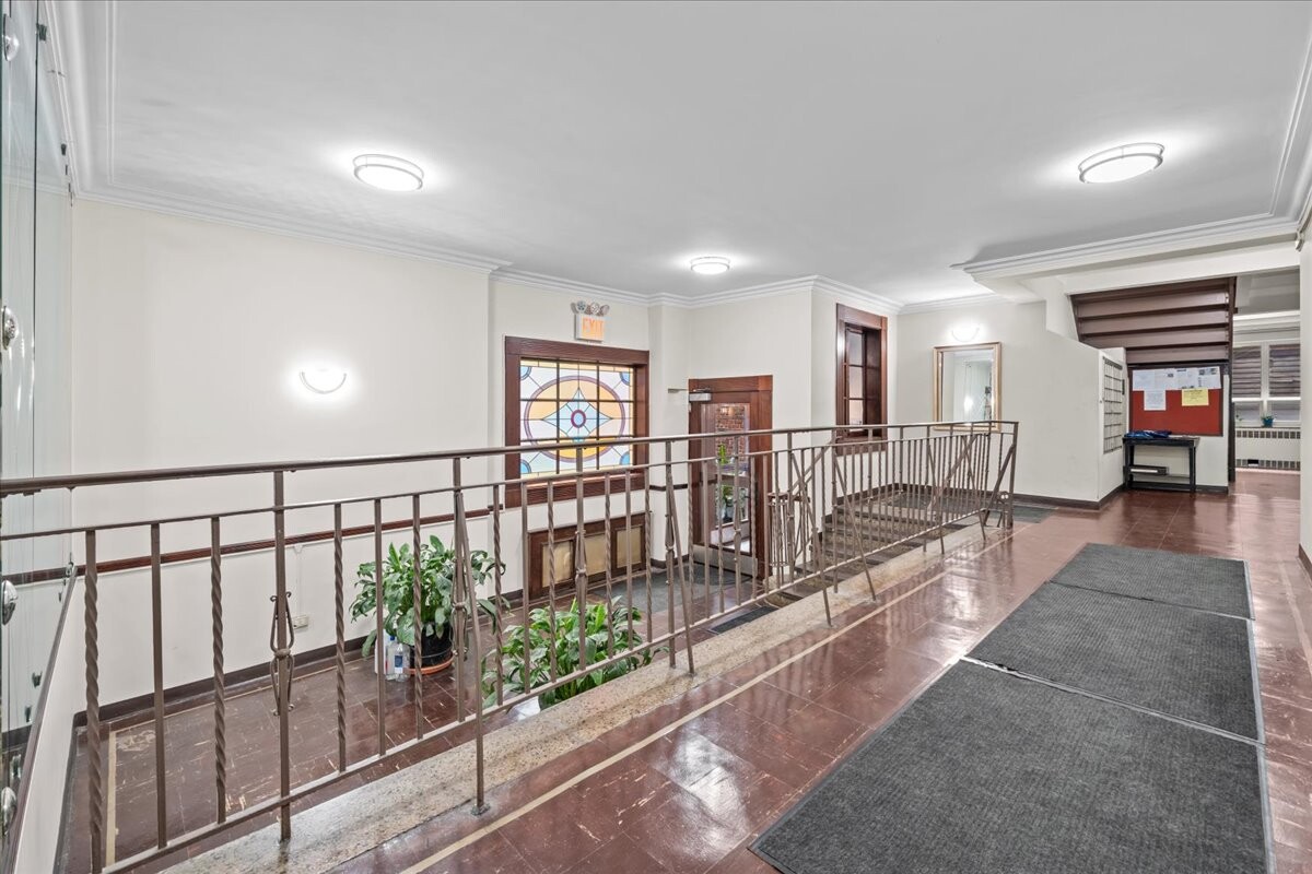 1125 LORIMER Street 2J