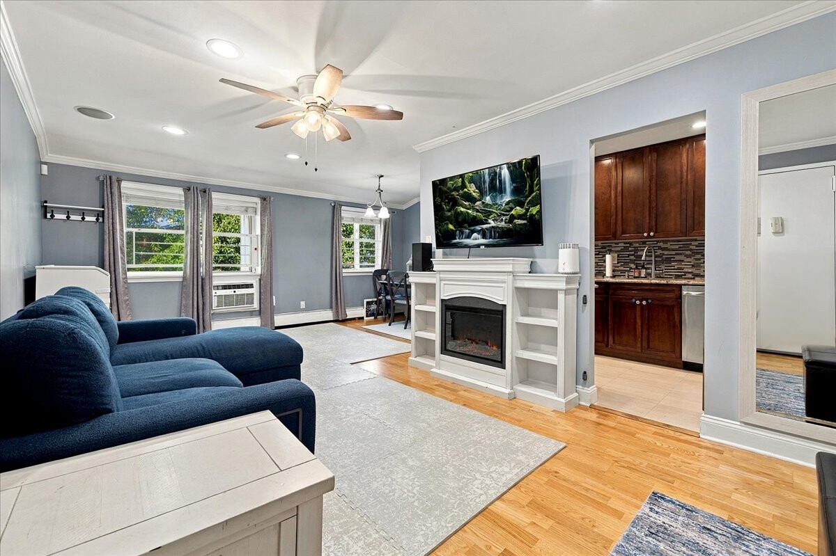 23 GADSEN Place 2A