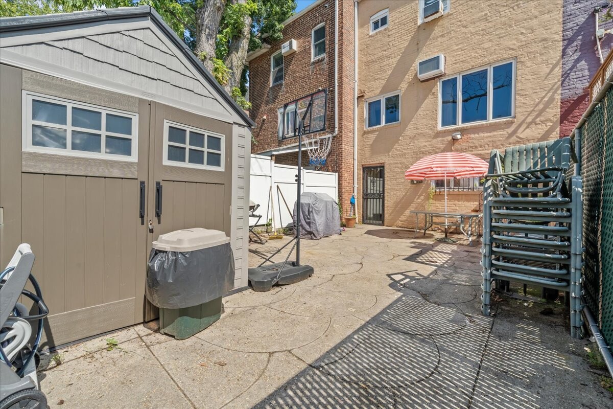 1848 E 31ST Street