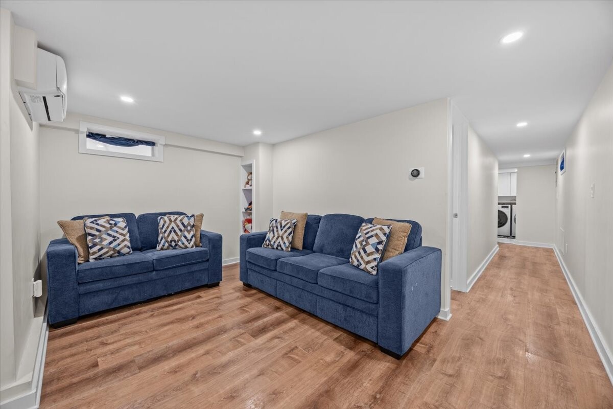 1515 E 55TH Street