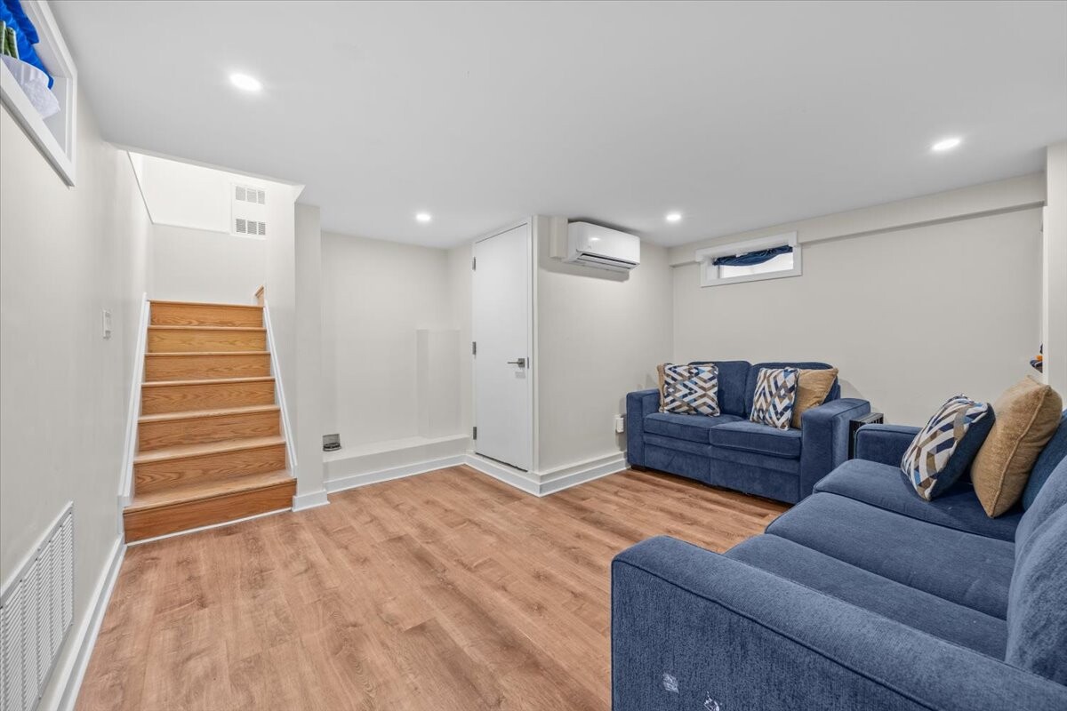 1515 E 55TH Street