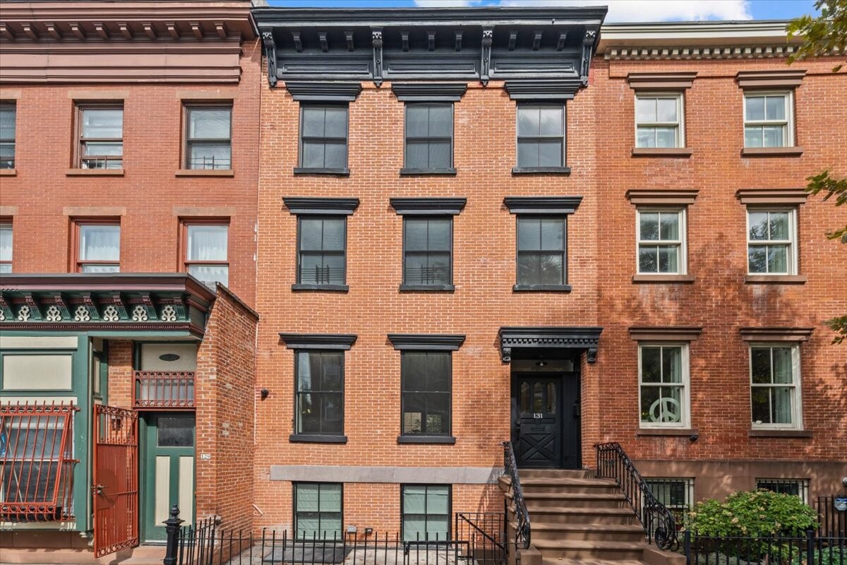 131 KANE Street
