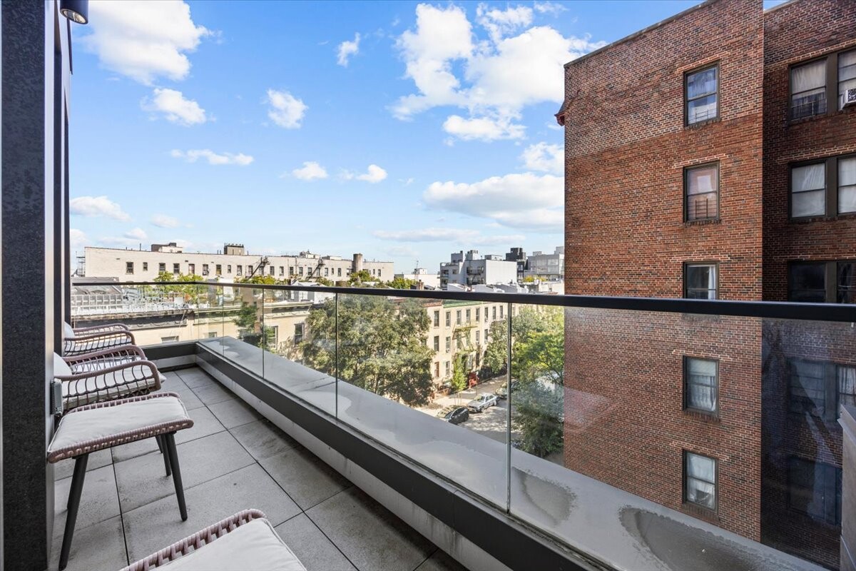 805 WASHINGTON Avenue 4B