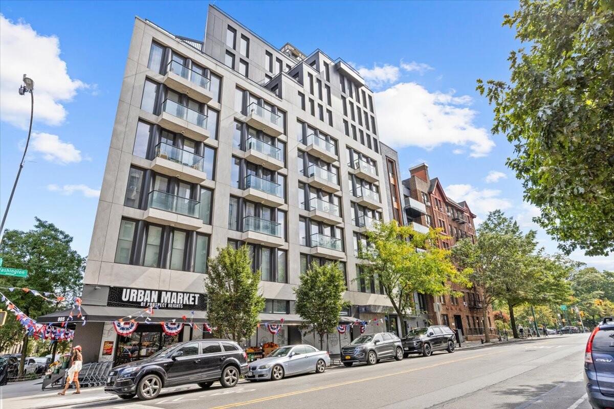 805 WASHINGTON Avenue 4B