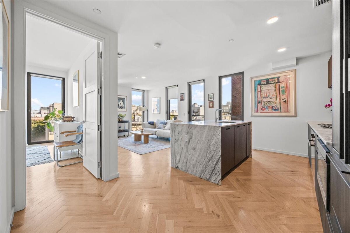 805 WASHINGTON Avenue 4B