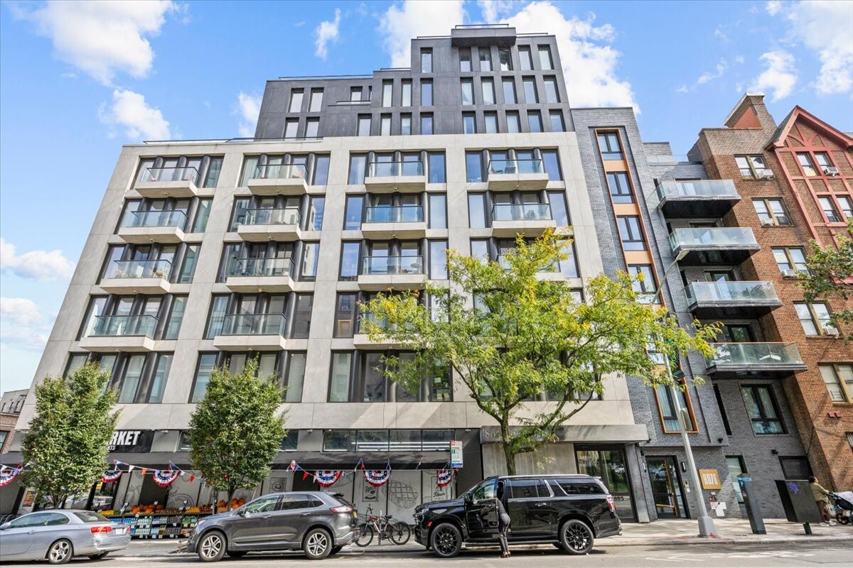 805 WASHINGTON Avenue 4B