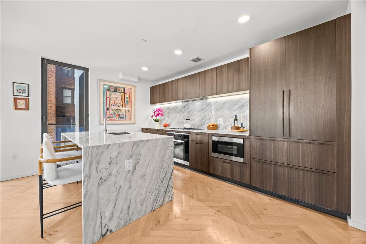 805 WASHINGTON Avenue 4B