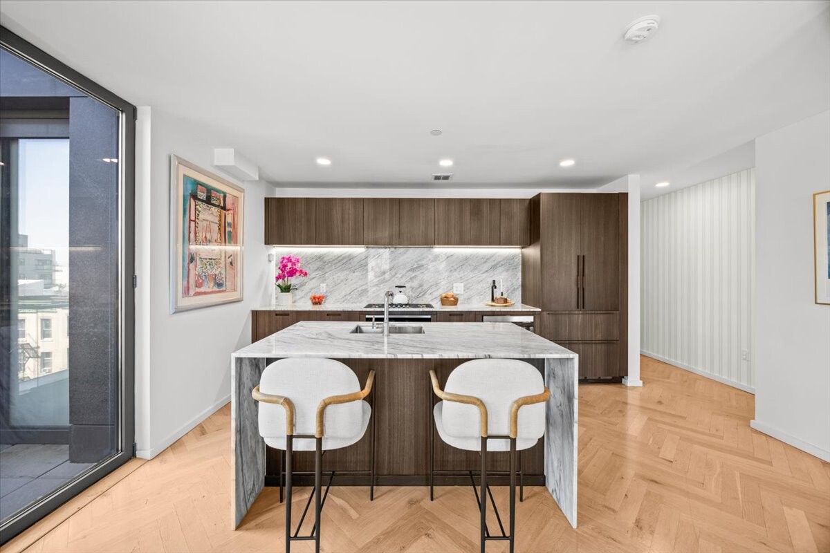 805 WASHINGTON Avenue 4B