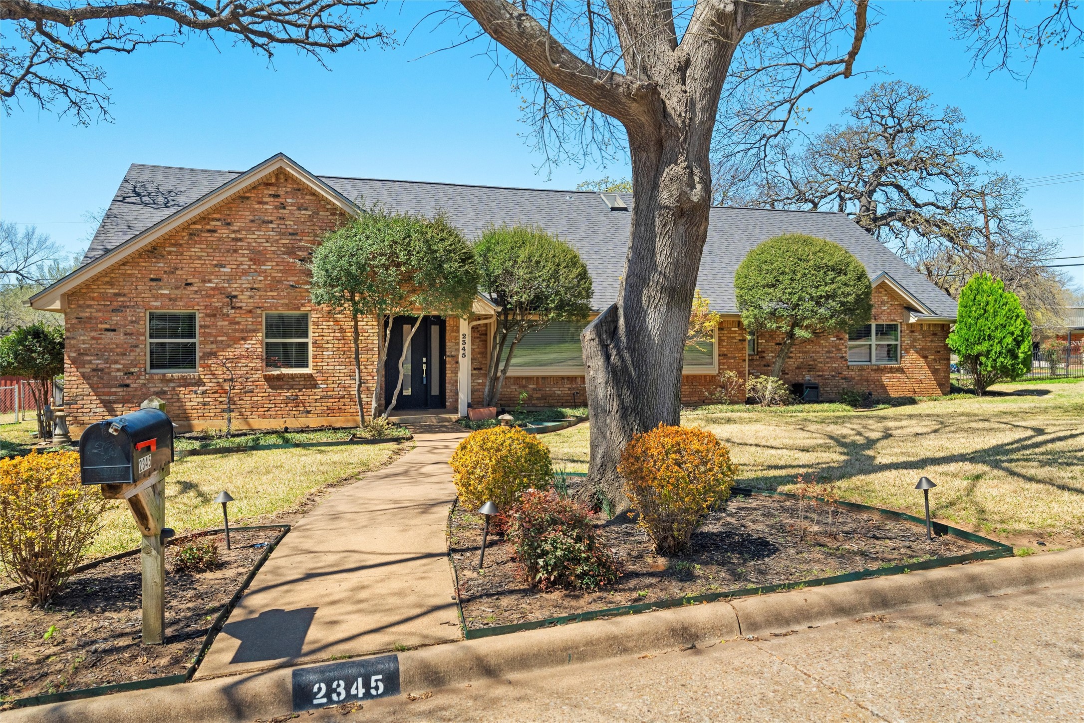 2345 Robinhood Drive