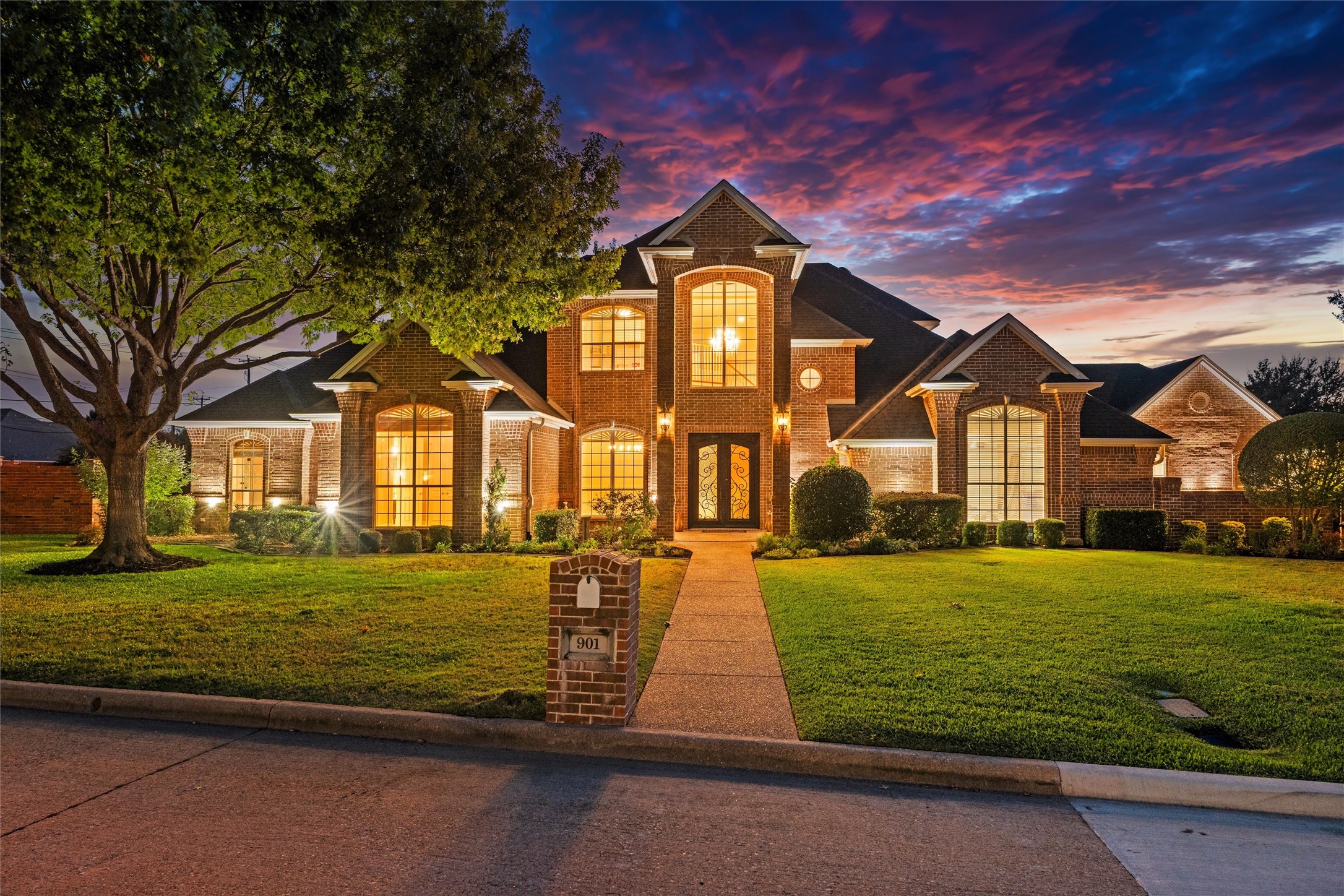 901 Walnut Falls Circle