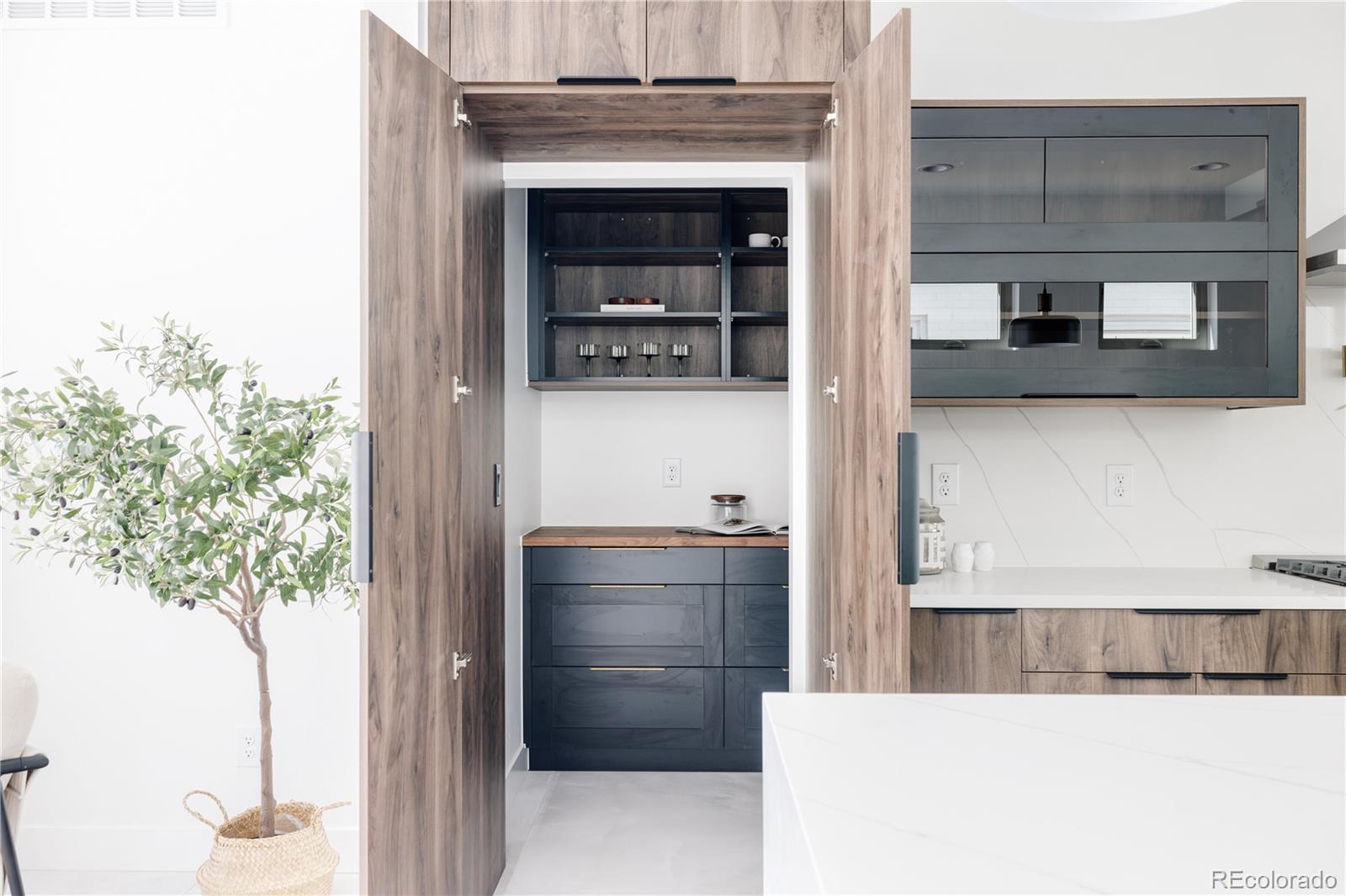 3855 Kalamath Street