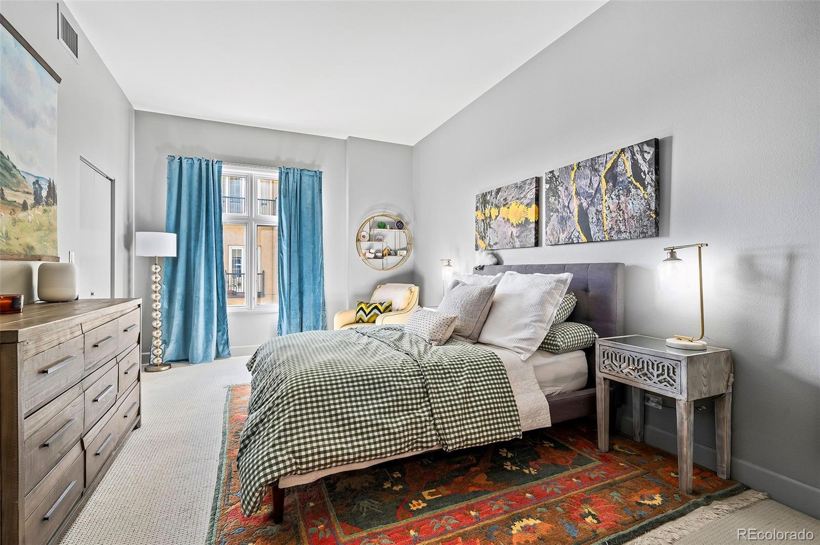 25 N Downing Street Unit: 1-502