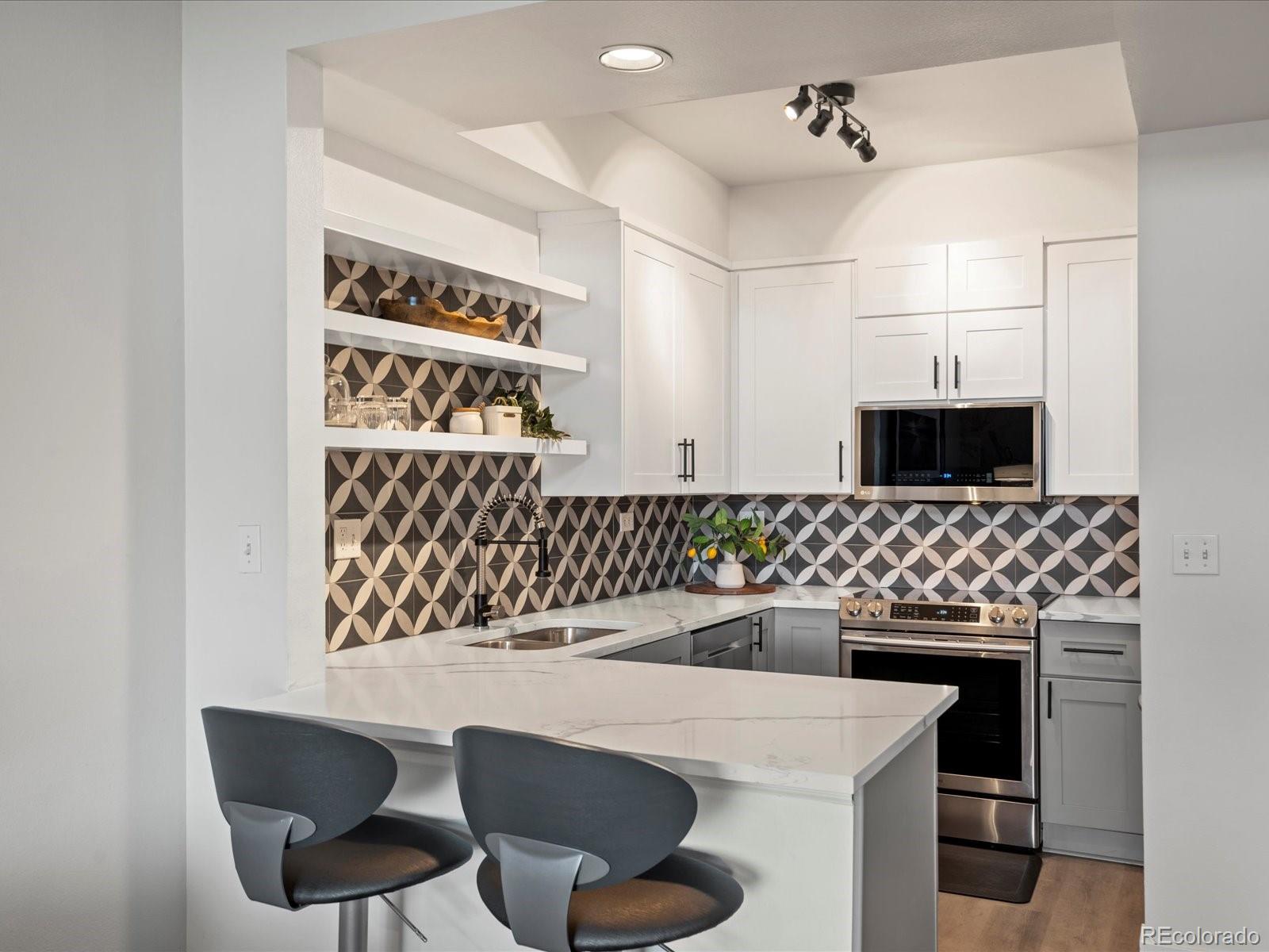 345 Fillmore Unit: 407