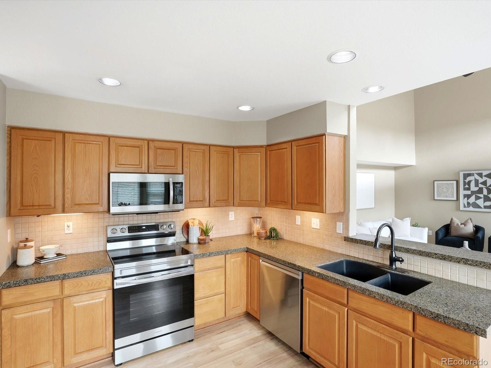 6429 Devinney Street