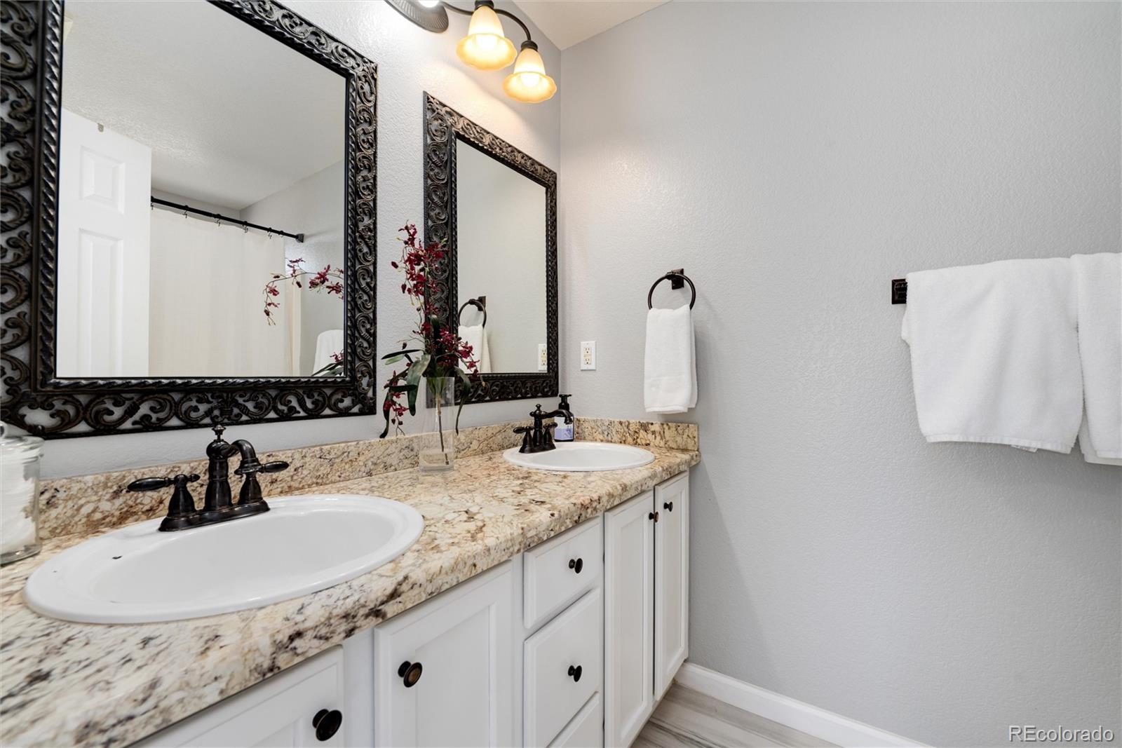 4372 Lyndenwood Point