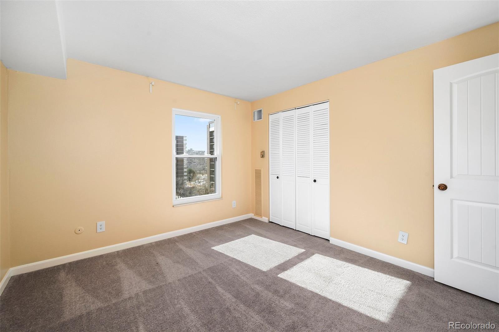 2 Adams Street Unit: 905