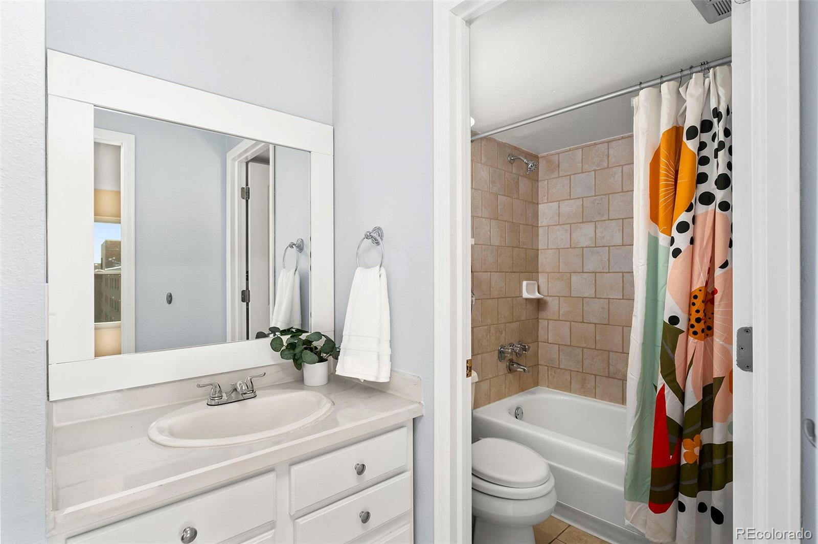 2 Adams Street Unit: 905