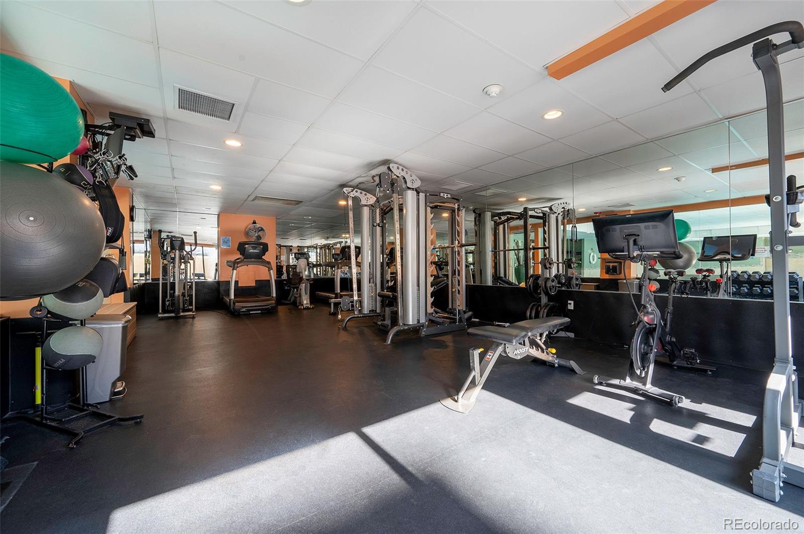 2 Adams Street Unit: 905