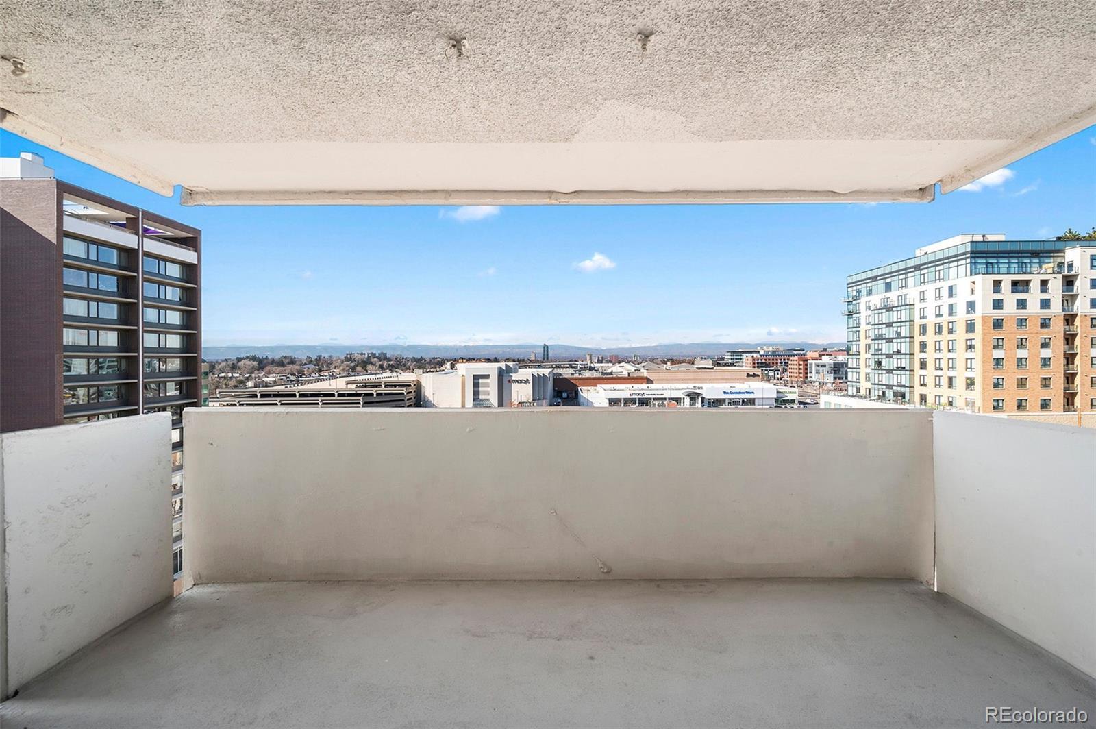 2 Adams Street Unit: 905