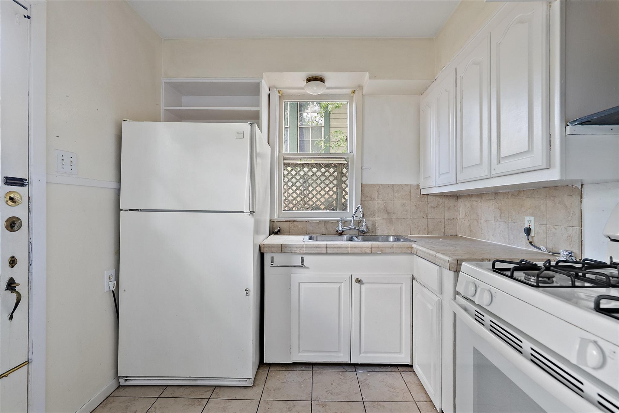 3208 Duval ST