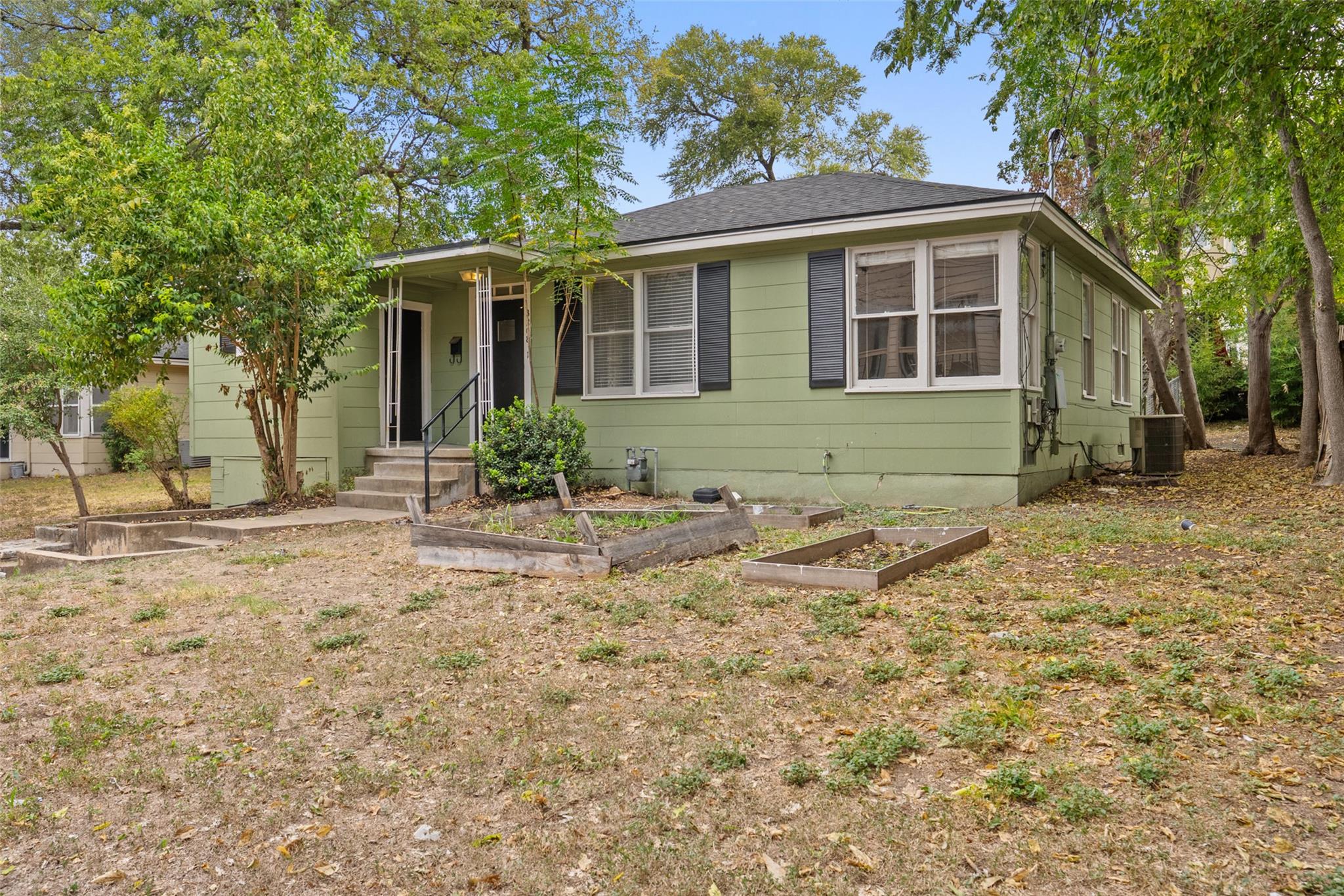 3208 Duval ST