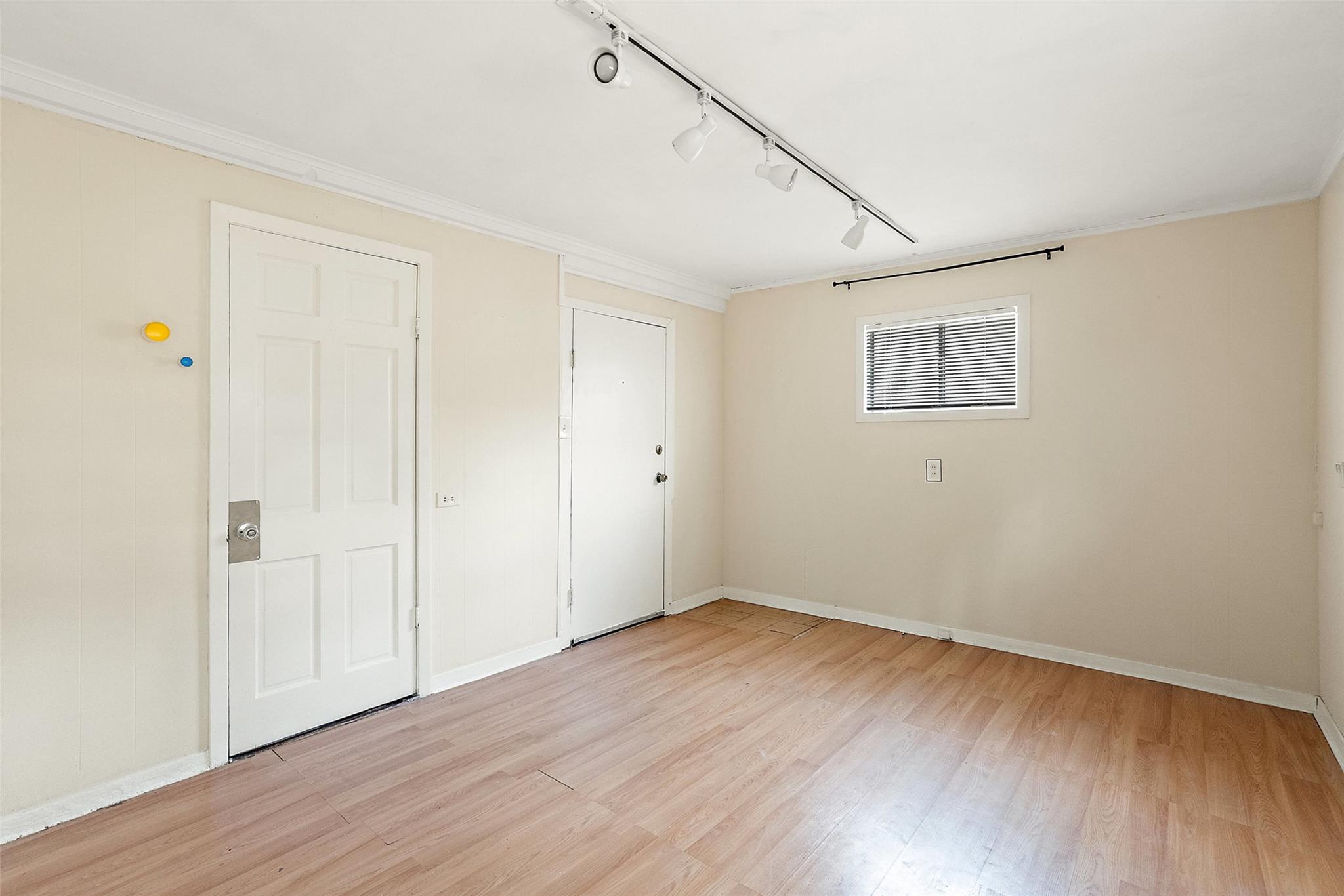 3208 Duval ST