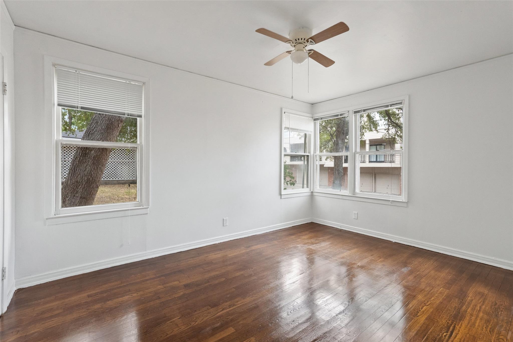3208 Duval ST