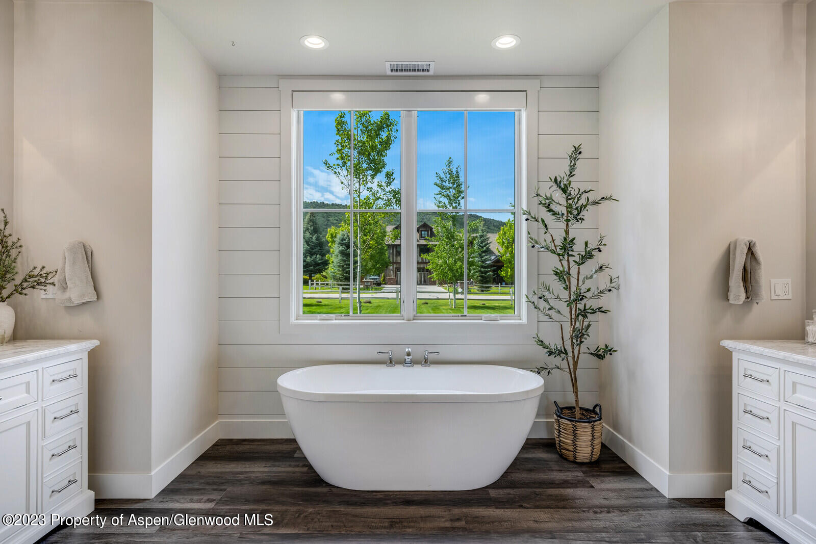 277 Equestrian Way