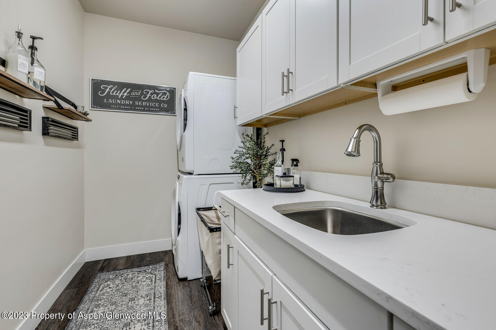 277 Equestrian Way