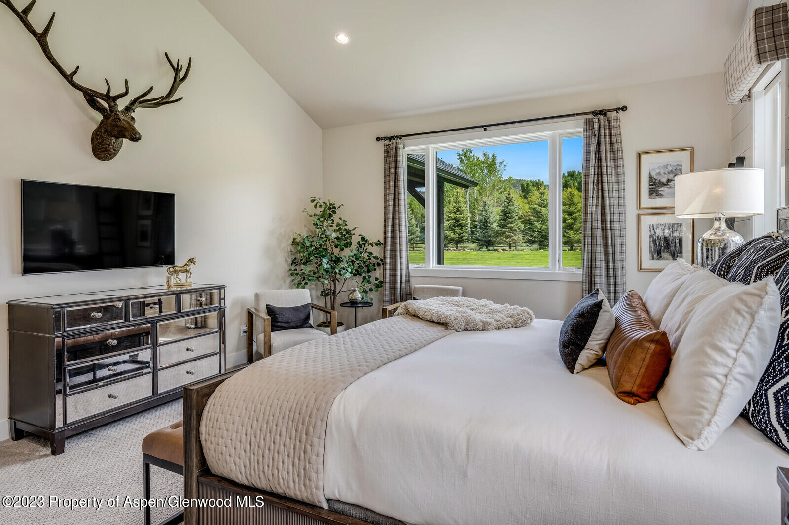277 Equestrian Way